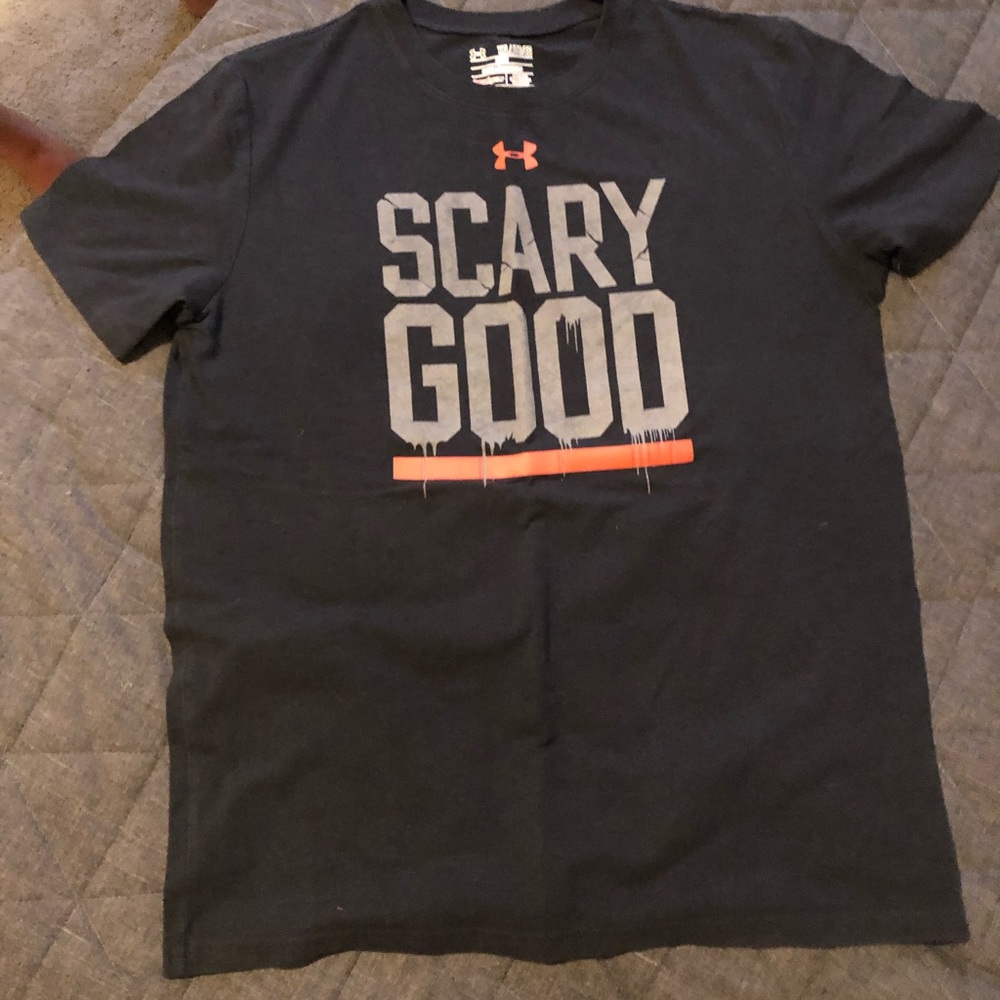 Under Armour Short sleeve tshirt.